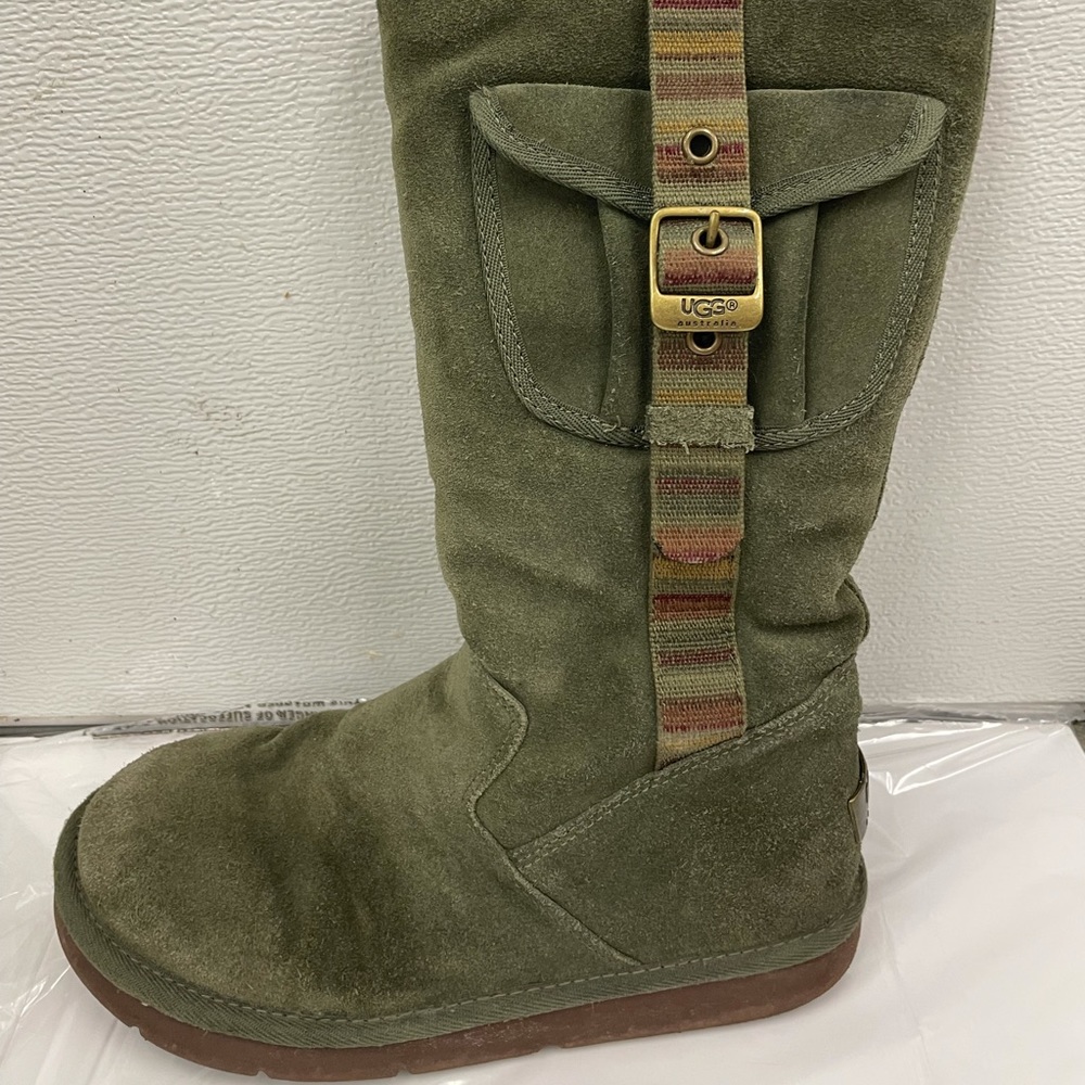 Women’s size 8 Ugg Cargo Boot